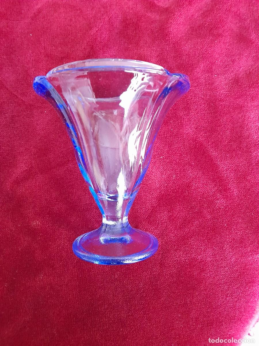 Antig&uuml;edades: Copa acampanada de cristal azul - Foto 2