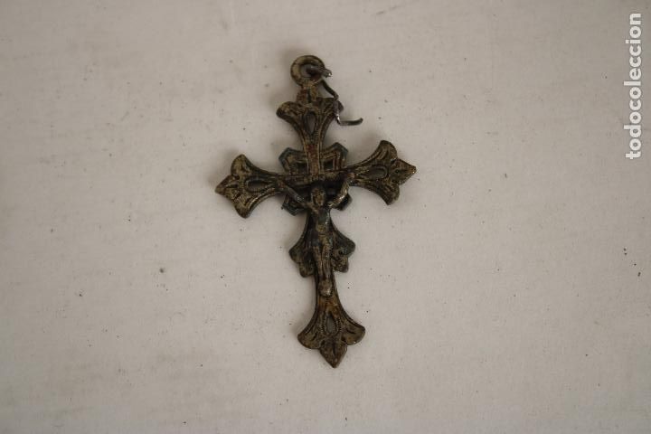 Antig&uuml;edades: cruz de metal plateado - Foto 4