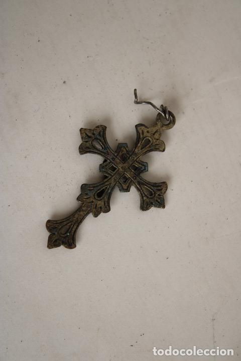 Antig&uuml;edades: cruz de metal plateado - Foto 5