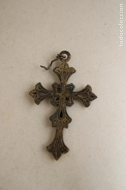 Antig&uuml;edades: cruz de metal plateado - Foto 6