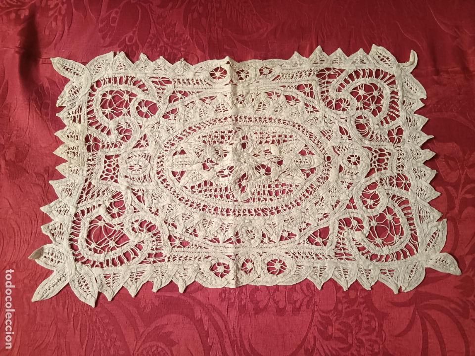 Antig&uuml;edades: Tapete blanco rectangular de encaje antiguo cuadrante troquelado a&ntilde;o 20-30 - Foto 1