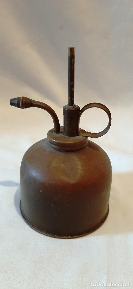 Antig&uuml;edades: Antigua aceitera de cobre - Foto 2