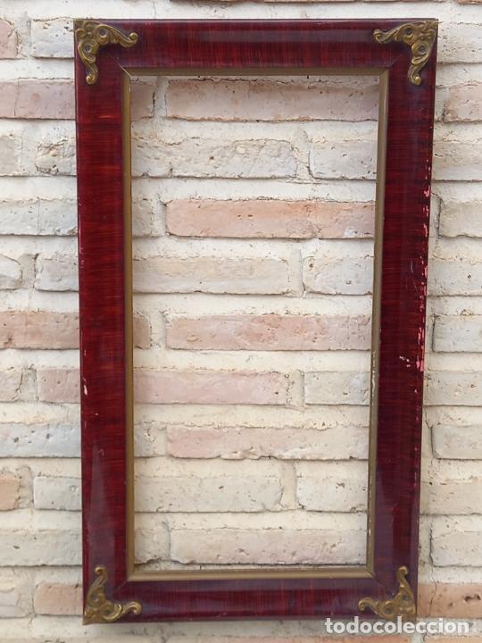 Antig&uuml;edades: MARCO ANTIGUO DE MADERA - ADORNOS EN BRONCE.. - Foto 2