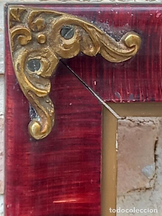 Antig&uuml;edades: MARCO ANTIGUO DE MADERA - ADORNOS EN BRONCE.. - Foto 3