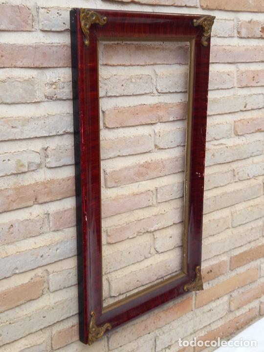 Antig&uuml;edades: MARCO ANTIGUO DE MADERA - ADORNOS EN BRONCE.. - Foto 4