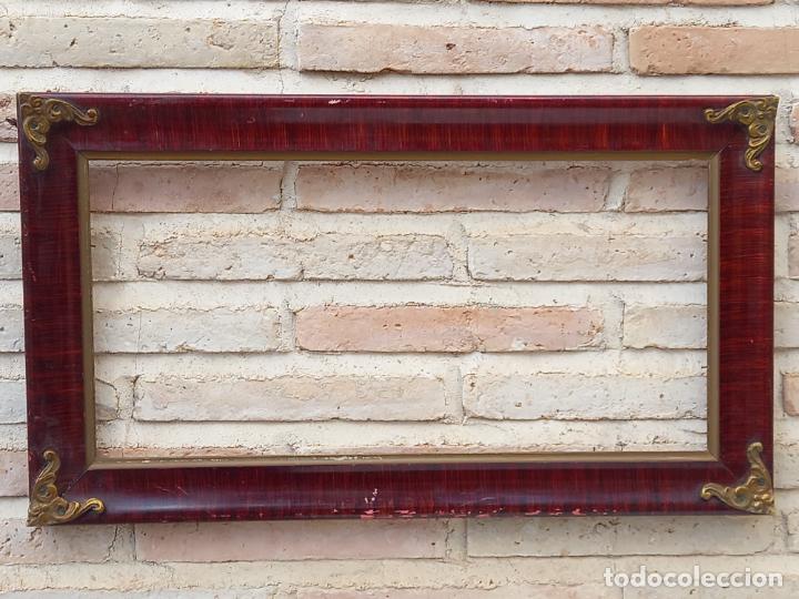 Antig&uuml;edades: MARCO ANTIGUO DE MADERA - ADORNOS EN BRONCE.. - Foto 1