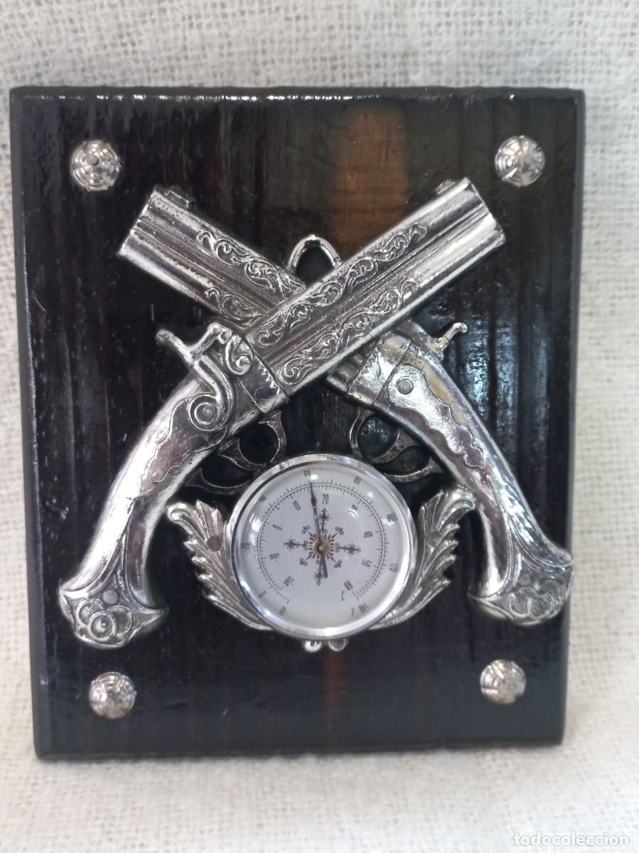 Antig&uuml;edades: TABLA (TERM&Oacute;METRO) dos pistolas - Foto 1
