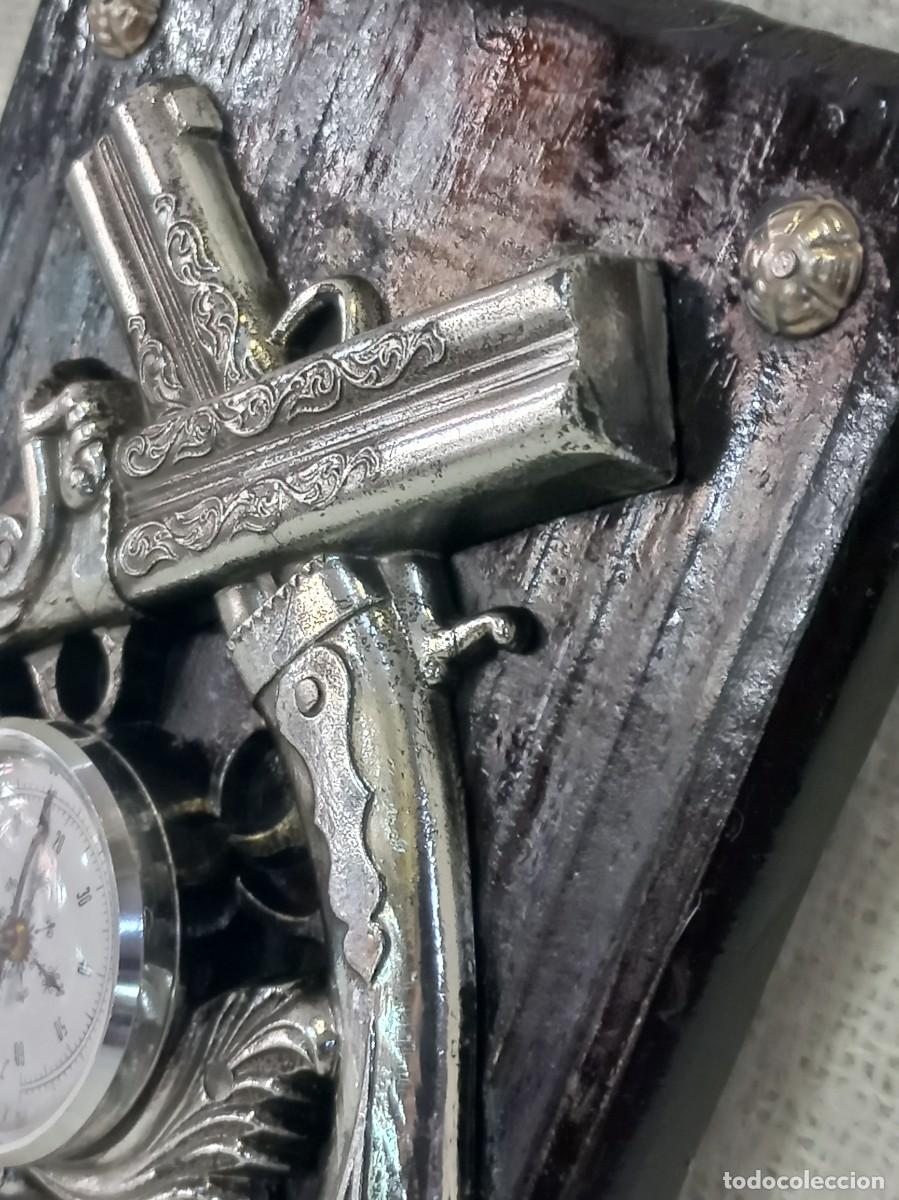 Antig&uuml;edades: TABLA (TERM&Oacute;METRO) dos pistolas - Foto 4