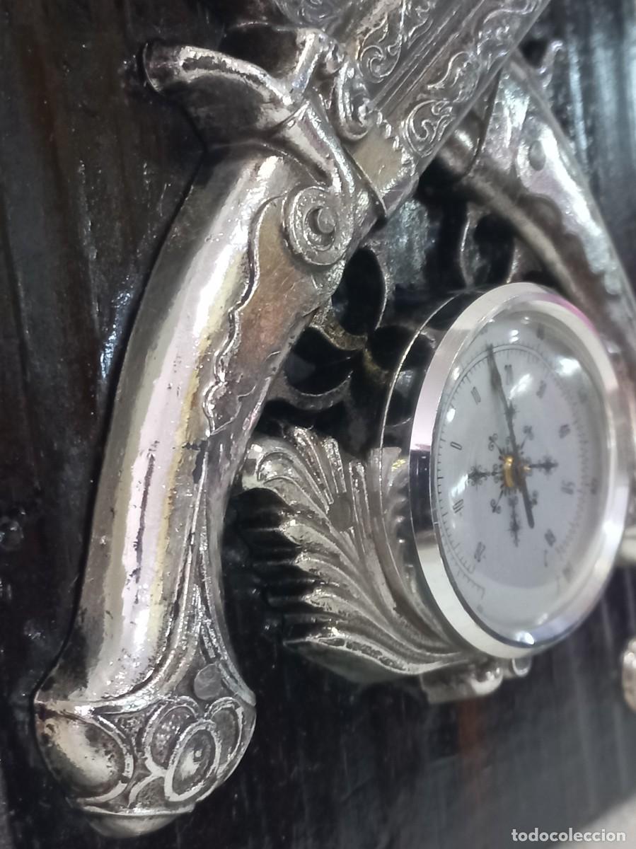 Antig&uuml;edades: TABLA (TERM&Oacute;METRO) dos pistolas - Foto 5