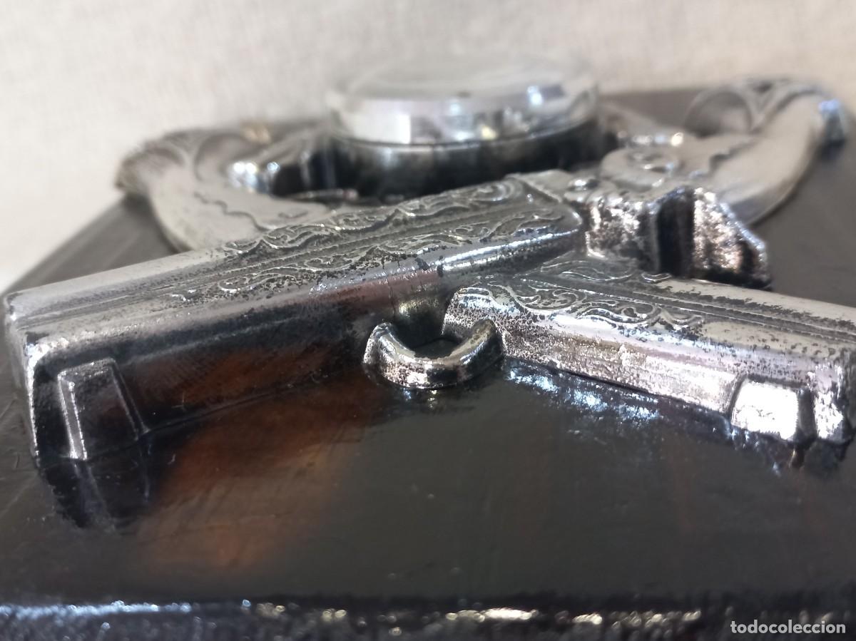 Antig&uuml;edades: TABLA (TERM&Oacute;METRO) dos pistolas - Foto 6