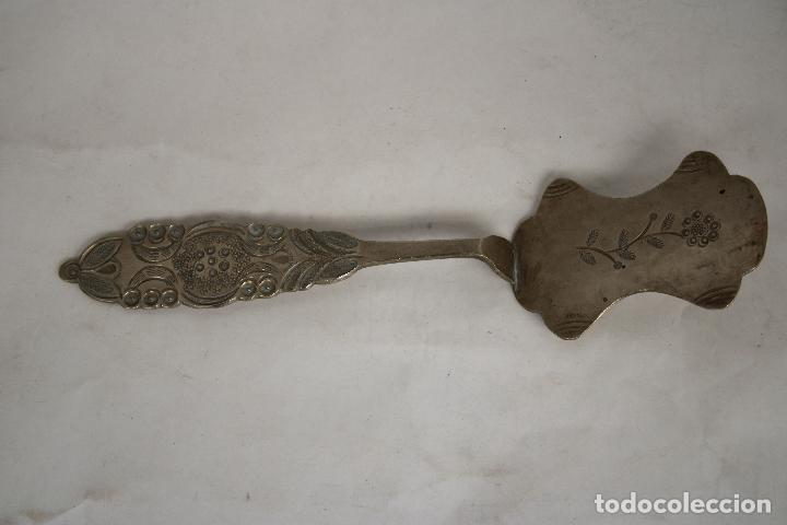 Antig&uuml;edades: pala de servir plateada - Foto 1