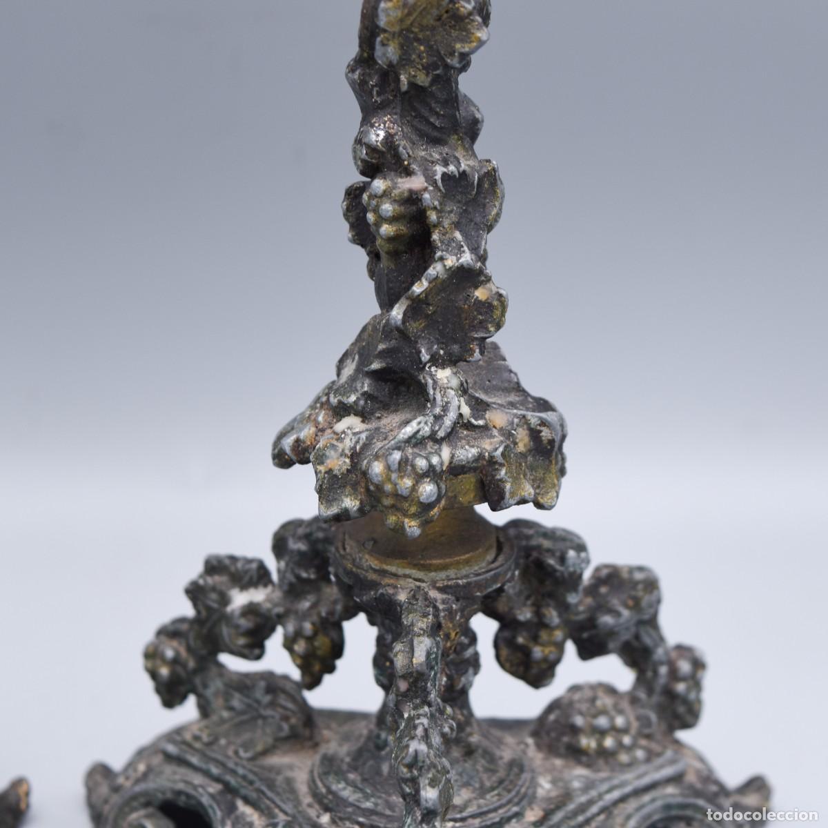 Antig&uuml;edades: Candeleros antiguos de bronce - Foto 5