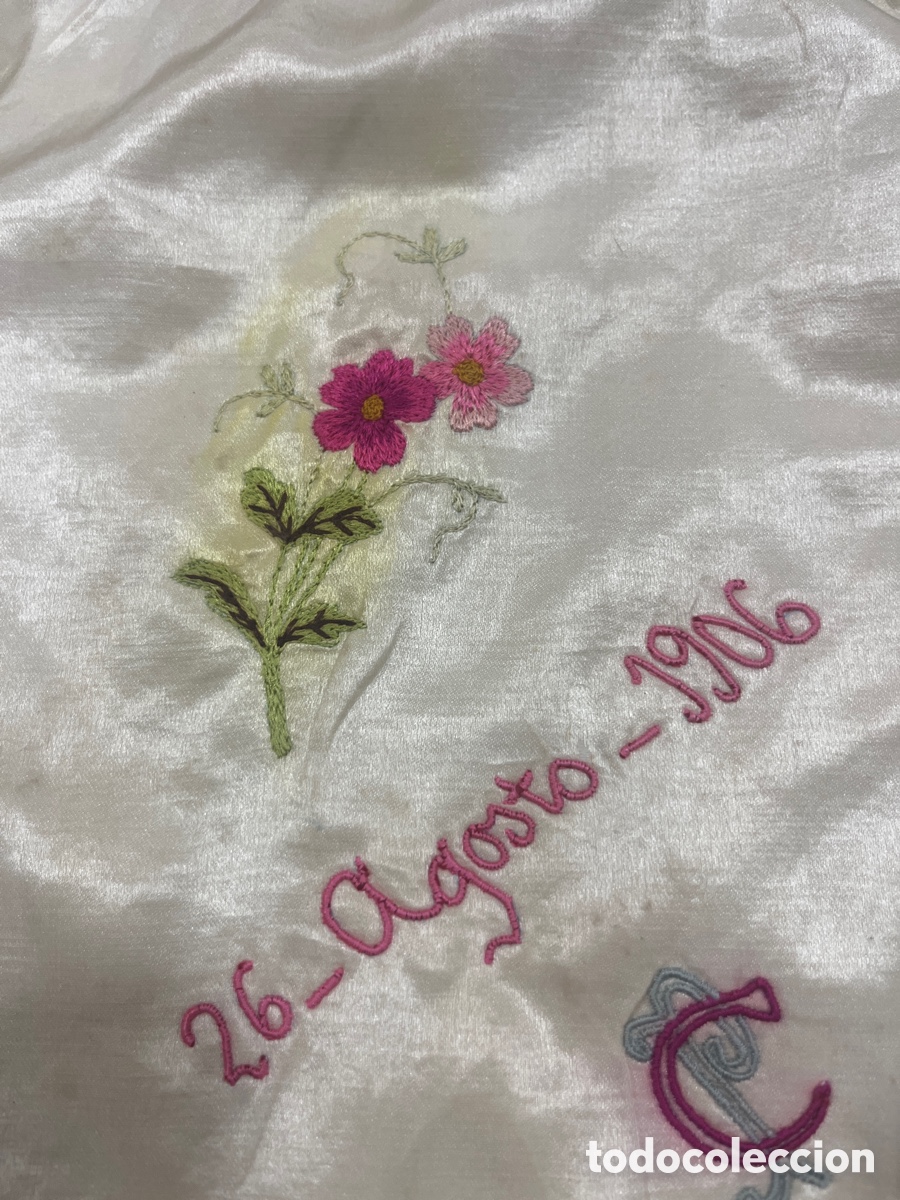 Antig&uuml;edades: Bolso de seda con bordados - Foto 2