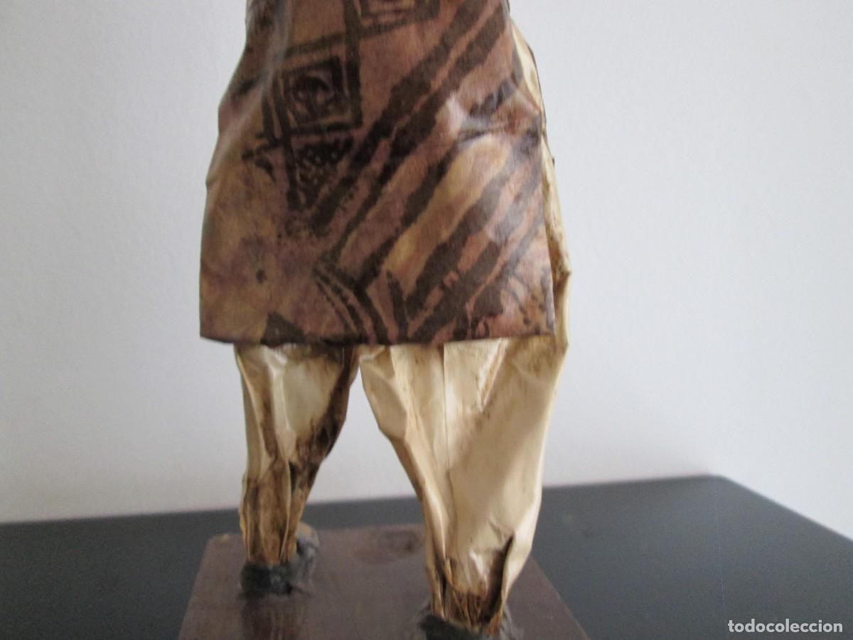 Antig&uuml;edades: CARACTERISTICA FIGURA 32 CENTIMETROS DE ALTO - Foto 2