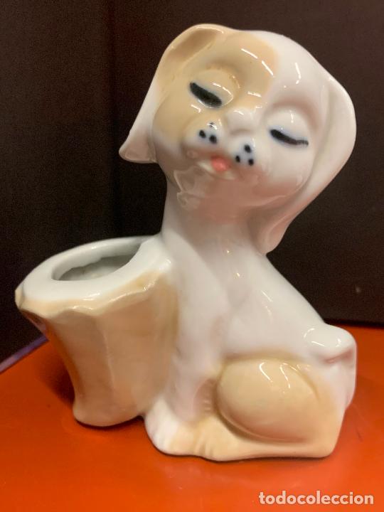 Antiquit&eacute;s: Encantador perrito palillero en porcelana. Impecable. Unos 9cms alto