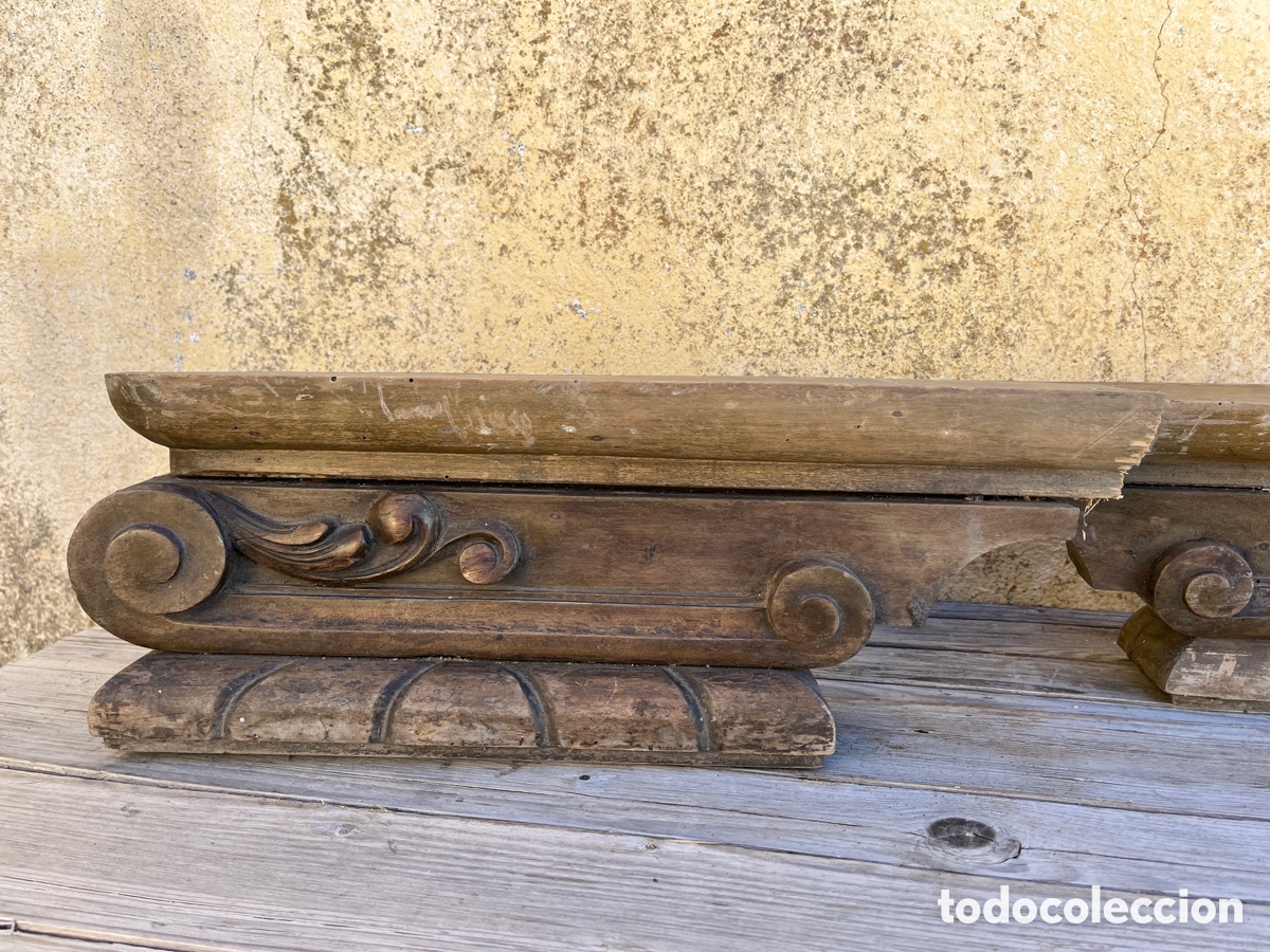 Antig&uuml;edades: Pareja de patas de armario modernista.