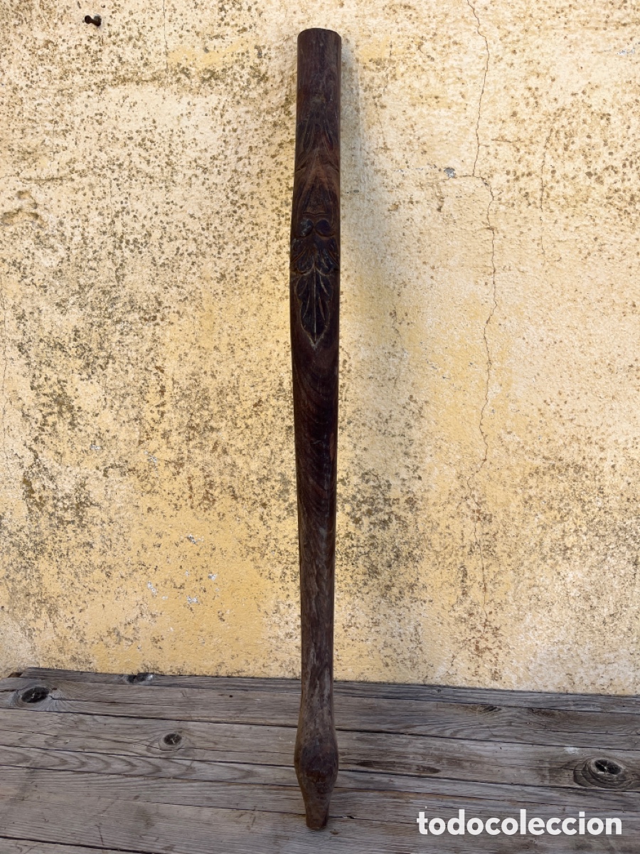 Antig&uuml;edades: Pata de madera antigua para consola, tallada con flores.