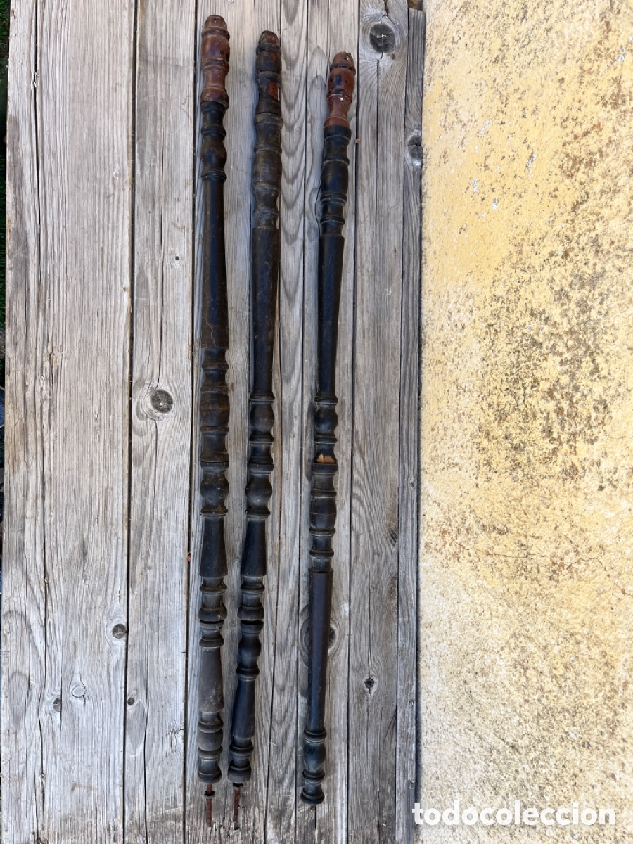 Antig&uuml;edades: Tres balaustres antiguos para muebles, torneados y ebonizados .