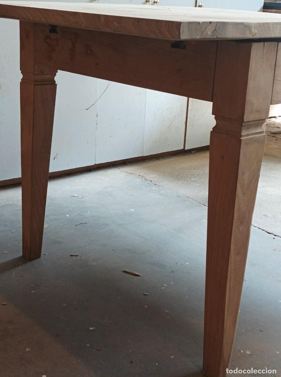Antig&uuml;edades: Mesa de comedor en nogal natural - Foto 4