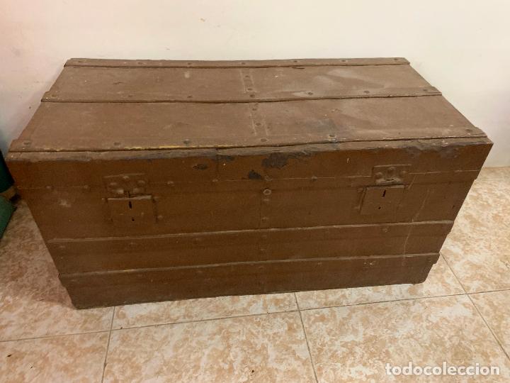 Antig&uuml;edades: Antiguo baul o arcon en madera. Mide 82x41x41cms - Foto 2