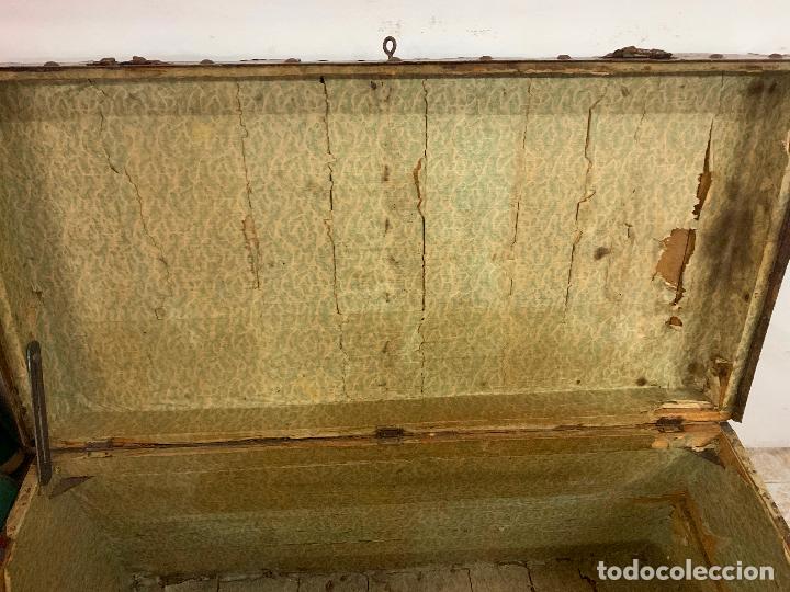 Antig&uuml;edades: Antiguo baul o arcon en madera. Mide 82x41x41cms - Foto 5