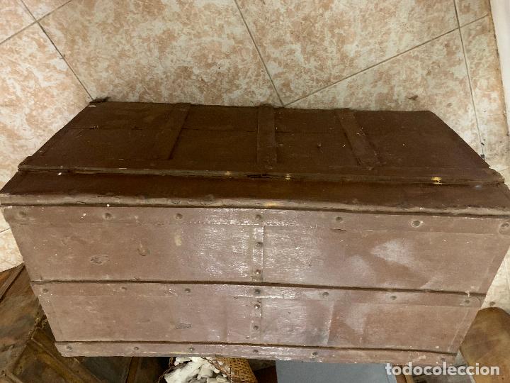 Antig&uuml;edades: Antiguo baul o arcon en madera. Mide 82x41x41cms - Foto 7