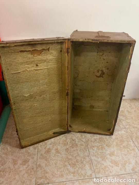 Antig&uuml;edades: Antiguo baul o arcon en madera. Mide 82x41x41cms - Foto 9
