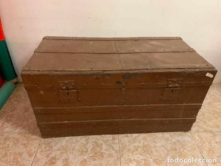 Antig&uuml;edades: Antiguo baul o arcon en madera. Mide 82x41x41cms - Foto 1
