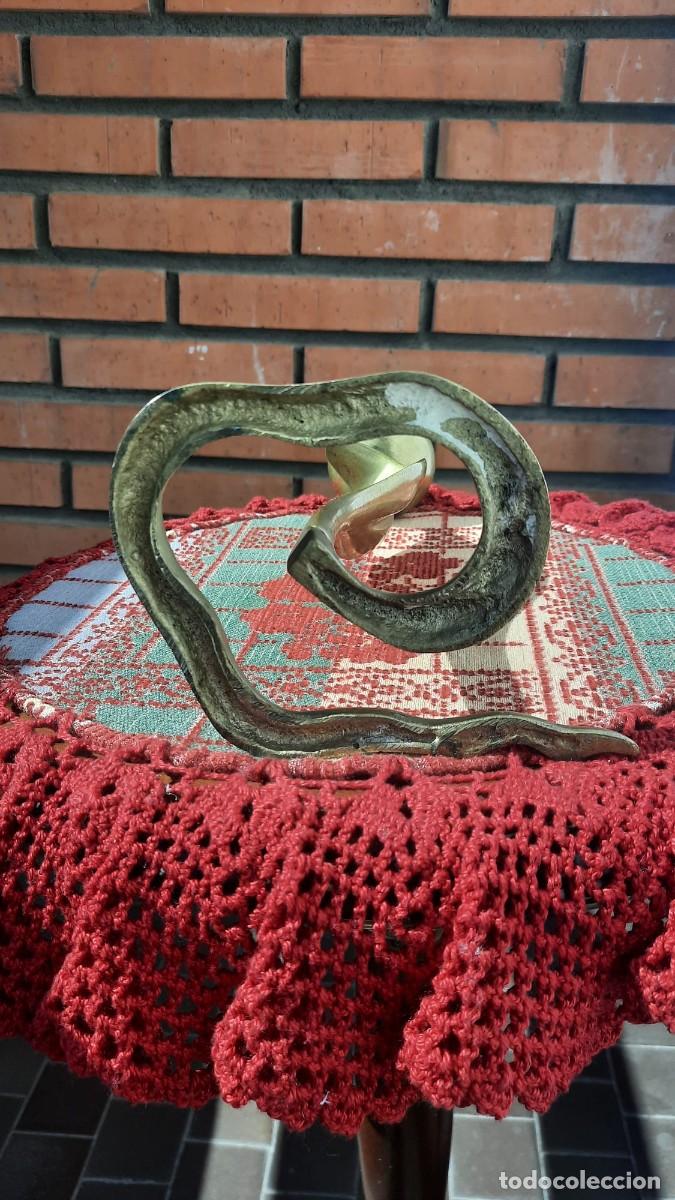 Antig&uuml;edades: CANDELABRO SERPIENTE-BOA DE LATON - Foto 6