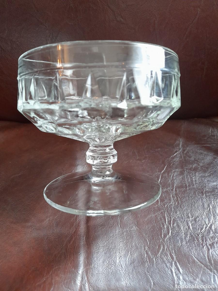 Antig&uuml;edades: Copa de postre tallada de cristal antiguo - Foto 1