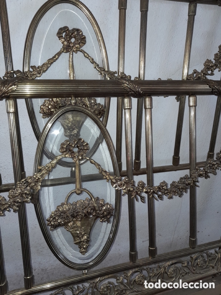 Antig&uuml;edades: Cama en bronce y cristal - Foto 3
