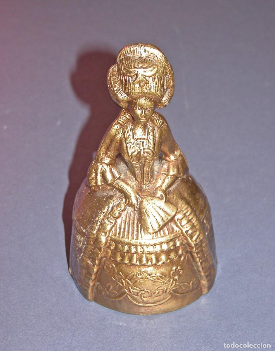 Antig&uuml;edades: CAMPANILLA DE LAT&Oacute;N CON FORMA DE MUJER. - Foto 1