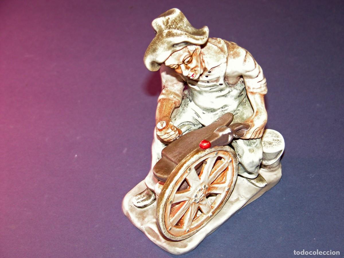 Antig&uuml;edades: FIGURA CER&Aacute;MICA DE HERRERO. - Foto 2