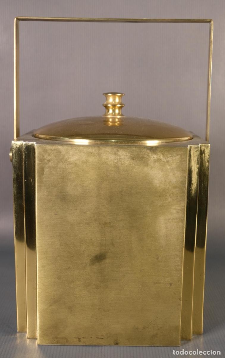 Antig&uuml;edades: Cubitera en metal dorado - Foto 1