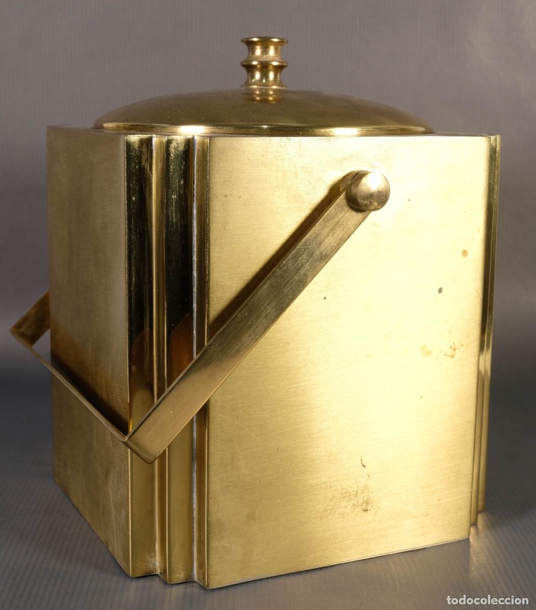Antig&uuml;edades: Cubitera en metal dorado - Foto 3