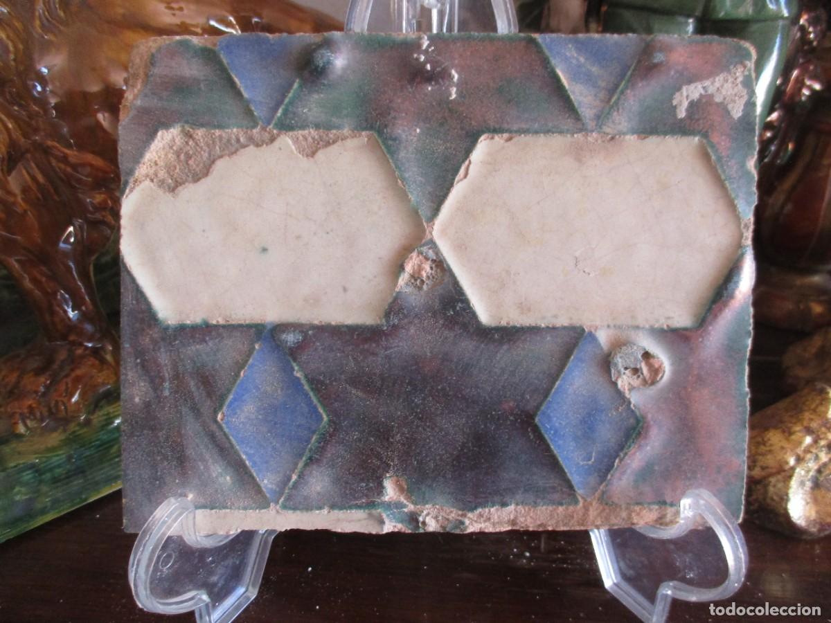 Antig&uuml;edades: Azulejo de reflejos siglo XVIII - Foto 1
