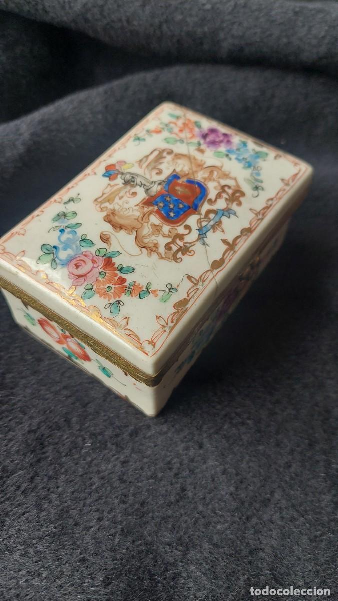 Antig&uuml;edades: Caja de porcelana decorada a mano - Foto 2
