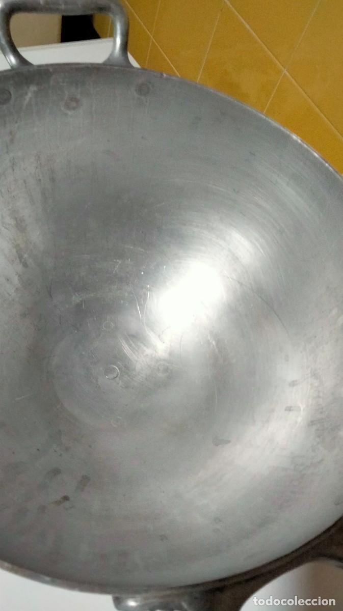 Antig&uuml;edades: Sopera antigua de aluminio - Foto 4