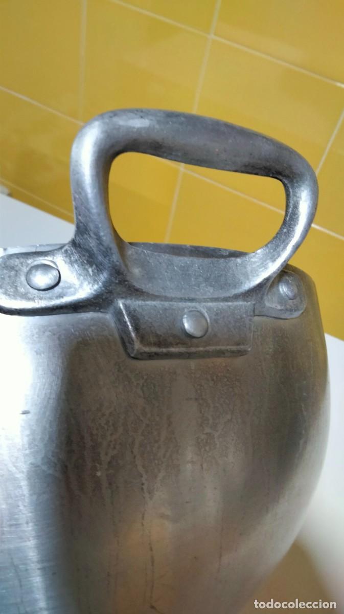 Antig&uuml;edades: Sopera antigua de aluminio - Foto 8
