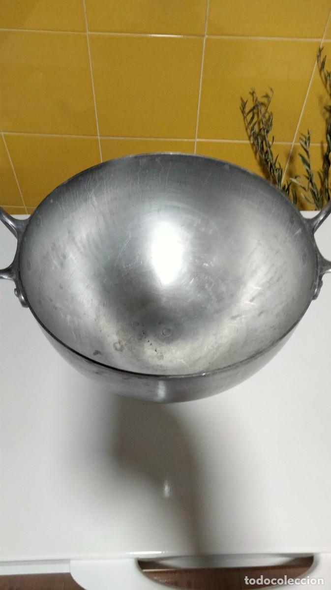 Antig&uuml;edades: Sopera antigua de aluminio - Foto 3