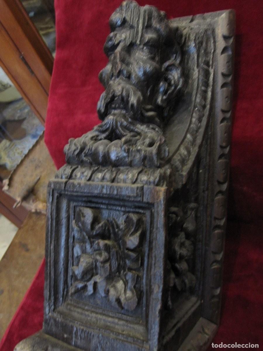Antig&uuml;edades: ZAPATA ANTROPOMORFA DEL SIGLO XVI. CABEZA DE HERCULES CON PIEL DE LEON