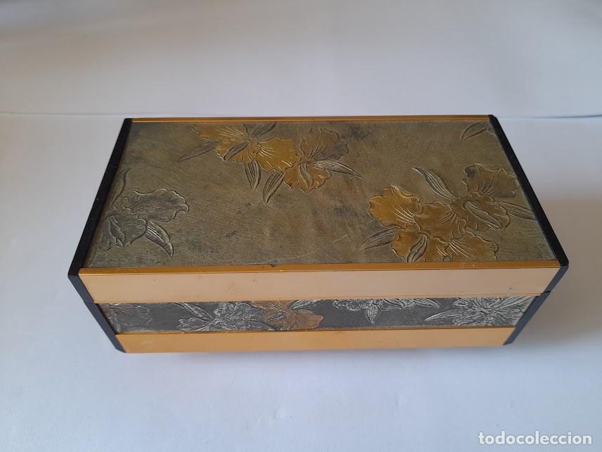 Antig&uuml;edades: Caja Musical cincelada - Foto 2