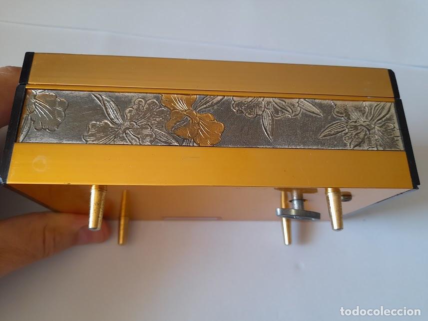 Antig&uuml;edades: Caja Musical cincelada - Foto 3