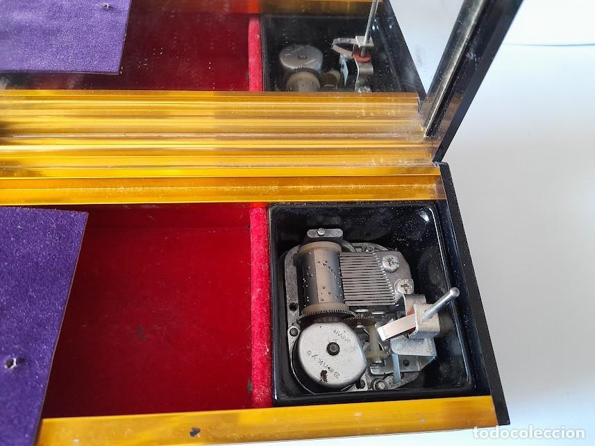Antig&uuml;edades: Caja Musical cincelada - Foto 6