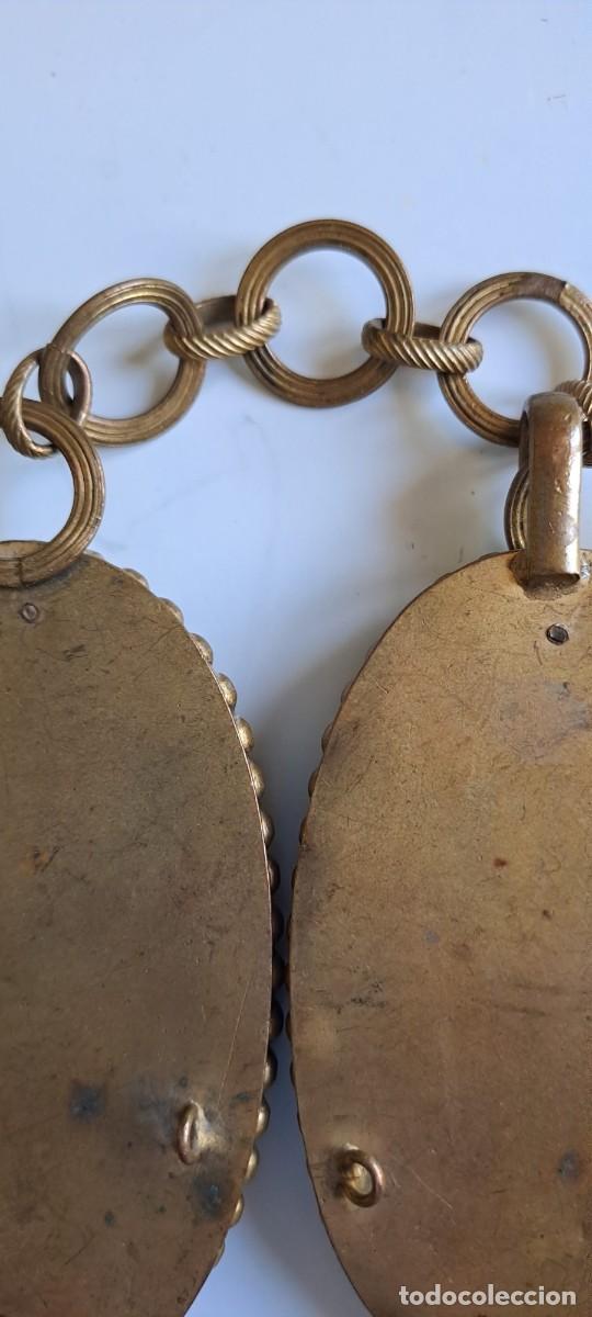 Antig&uuml;edades: Alamar de bronce y madera tallada - Foto 3