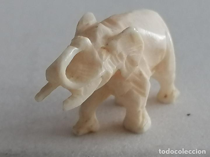 Antiquit&auml;ten: PEQUE&Ntilde;O ELEFANTE DE MARFIL, MEDIDAS 23 X 15 X 10 MM