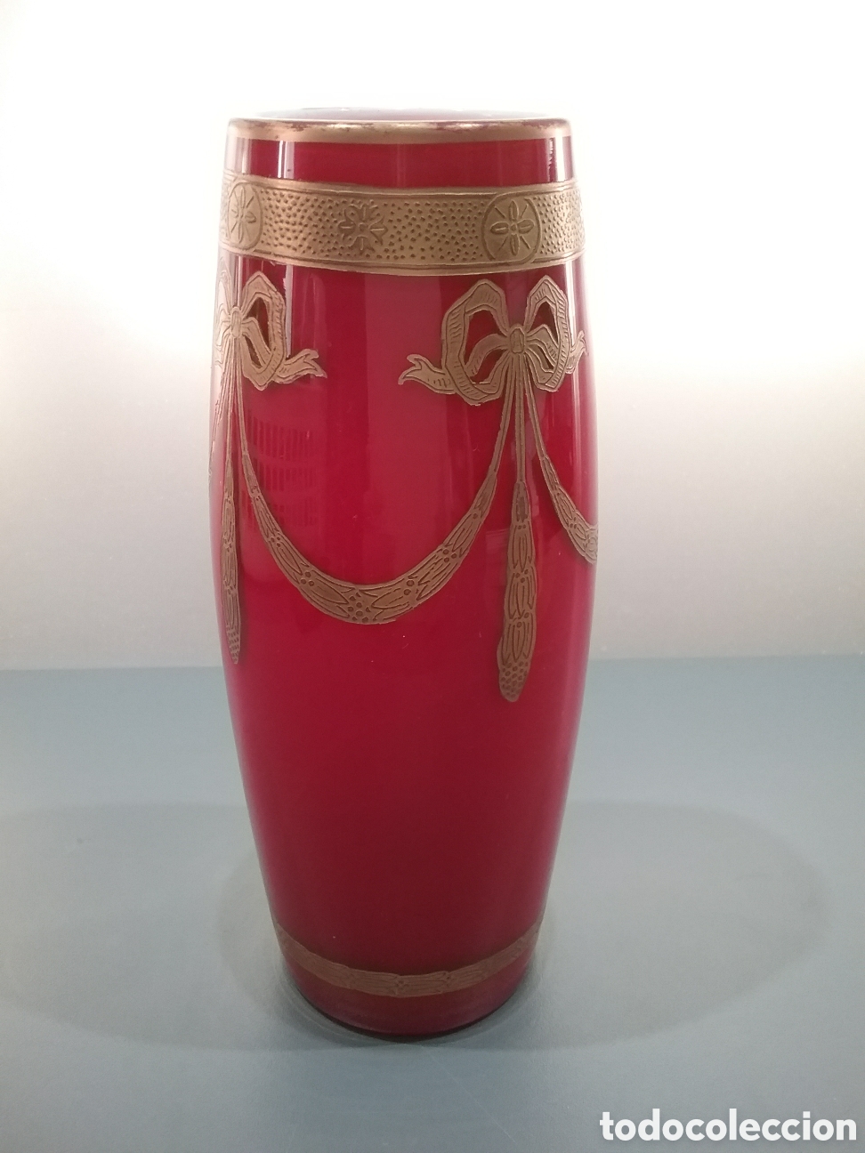 Antig&uuml;edades: Jarron bicolor rojo-dorado en cristal.