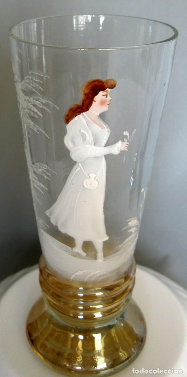 Antig&uuml;edades: Dos vasos estilo Mary Gregory - Foto 1
