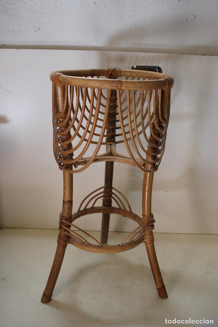 Antig&uuml;edades: macetero de mimbre - Foto 1