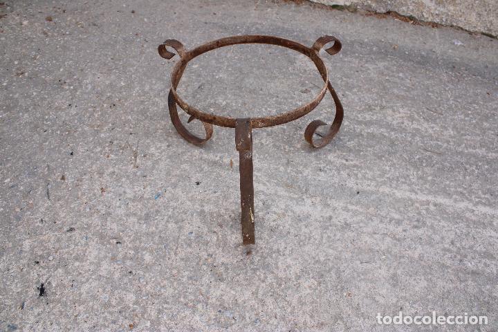 Antig&uuml;edades: macetero de forja - Foto 2